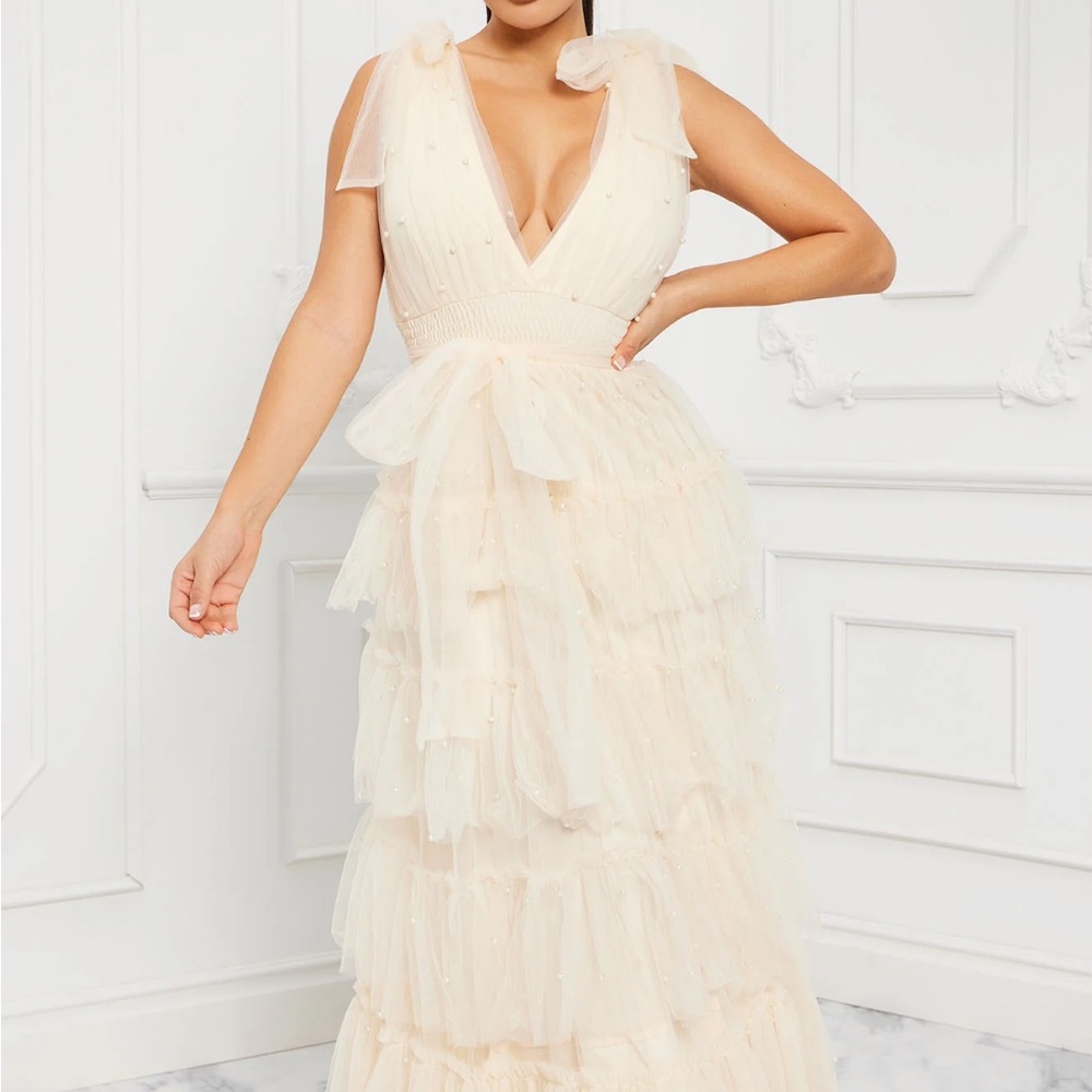 Elegant Cream Sleeveless Dress